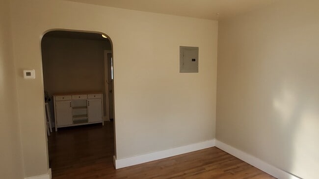 Building Photo - Cozy 1 Bd 1 Bath Remodeled Duplex
