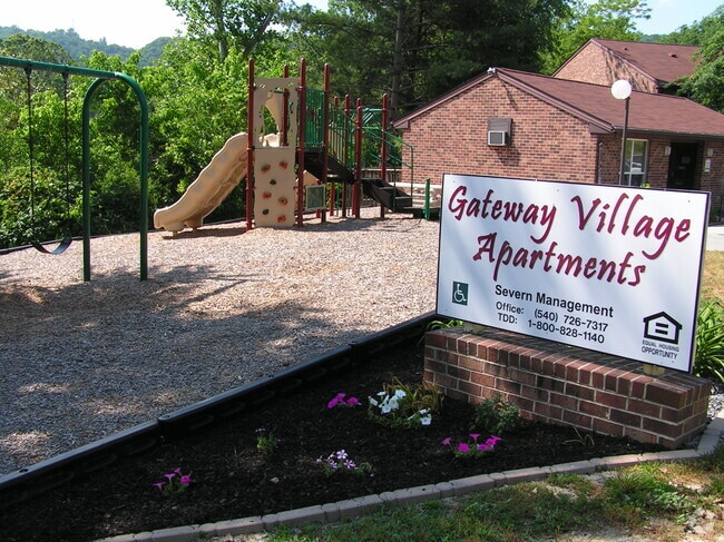 Building Photo - Gateway Apartments