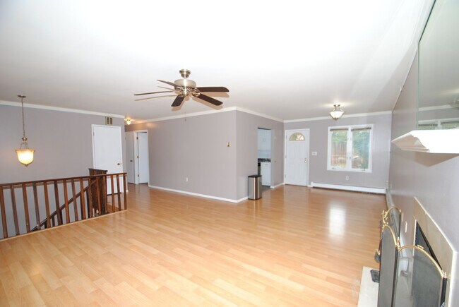 Foto del edificio - Gorgeous 4 bed / 2 bath with Heated Garage