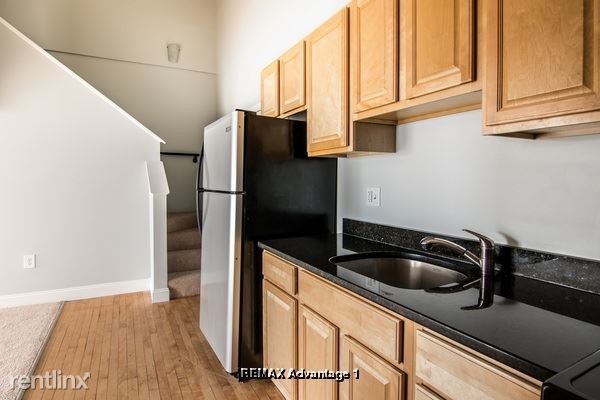 Building Photo - 2 br, 1 bath Townhome - 52 Franklin St