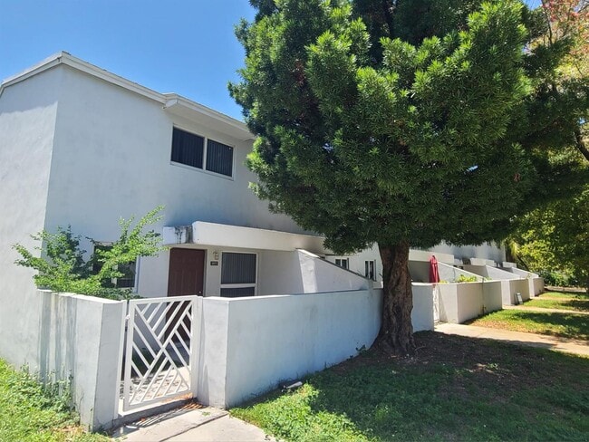 Building Photo - 1977 NW 5th Pl