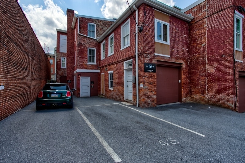 Primary Photo - 159 E King St