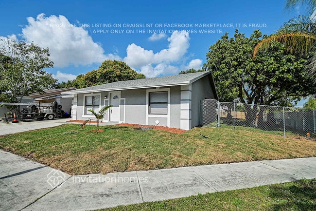 Building Photo - 5825 Ithaca Cir W