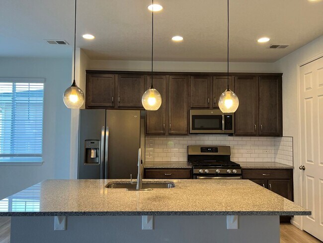 Foto del edificio - 3-Bedroom Home with Spacious Open Loft for...