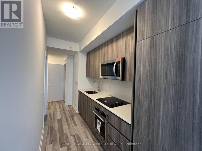 Building Photo - 15 Richardson St