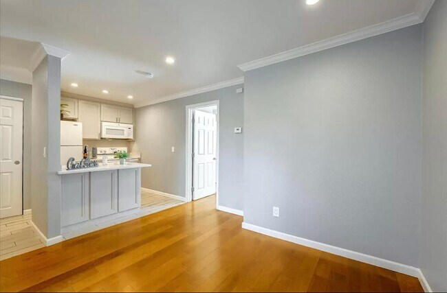 Building Photo - 2023 Castlebury Dr
