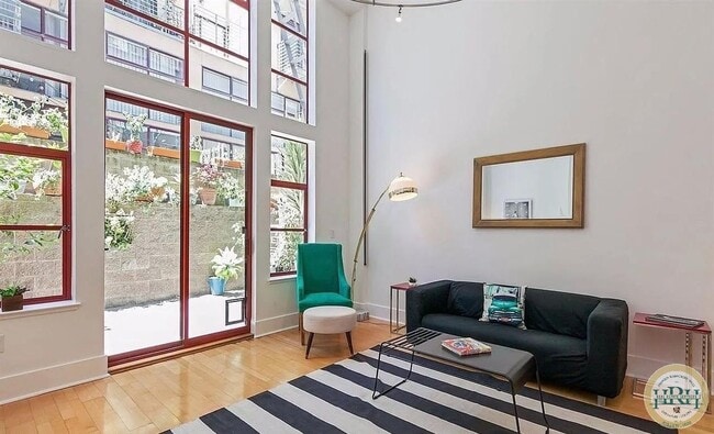 Building Photo - Spacious 1BR|2BA Loft Style Condo in the h...