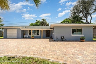 Building Photo - 305 Sharon Dr