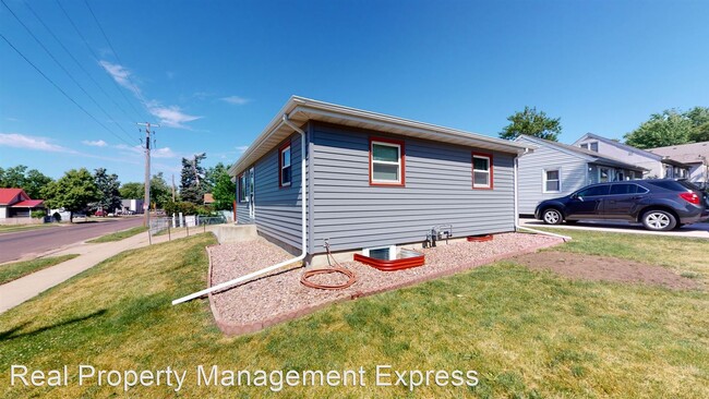 Building Photo - 3 br, 2 bath House - 1308 E 12th St.