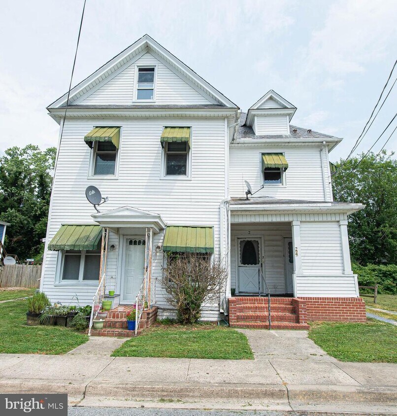 Primary Photo - 202 N 2nd St