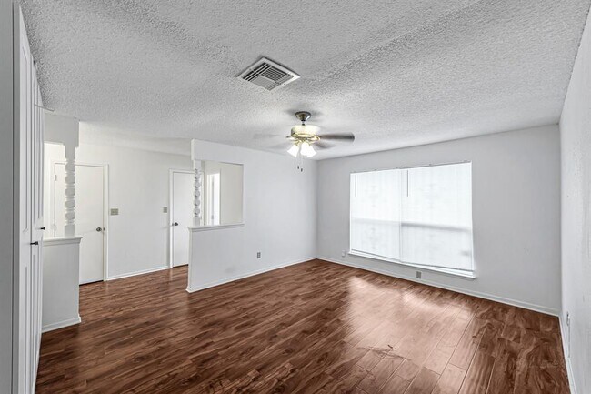 Foto del edificio - 13411 Creek Springs Dr