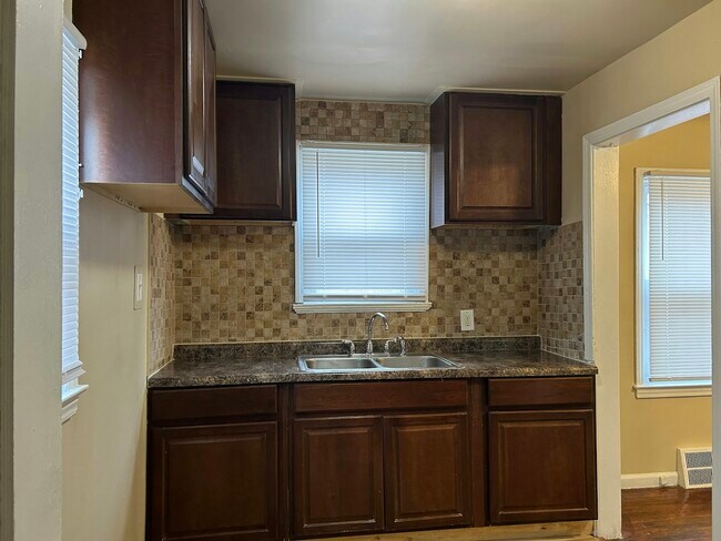 Foto del edificio - 18515 Greenfield Road