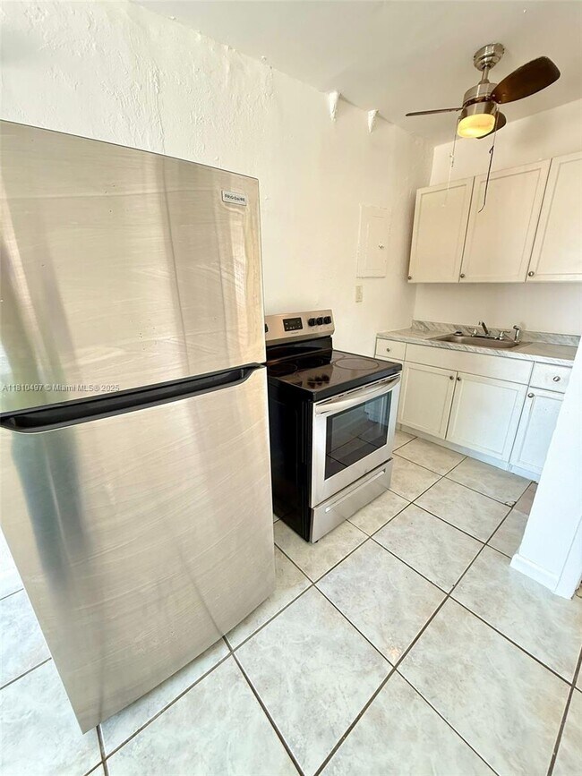 Foto del edificio - 823 NW 9th St