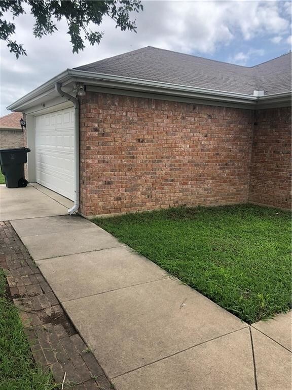 Building Photo - 4910 Lindsey Dr