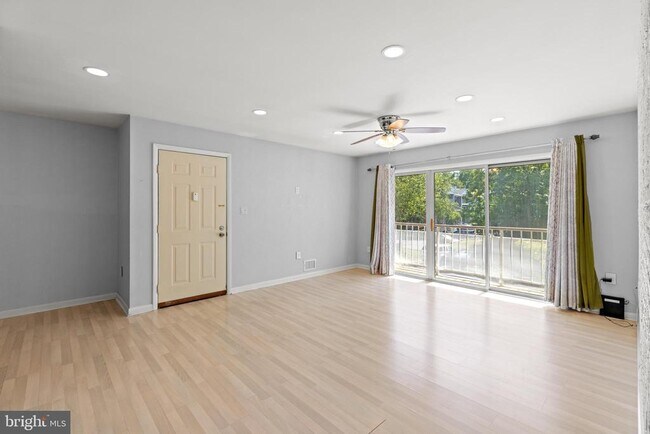 Foto del edificio - 81 Willow Ct