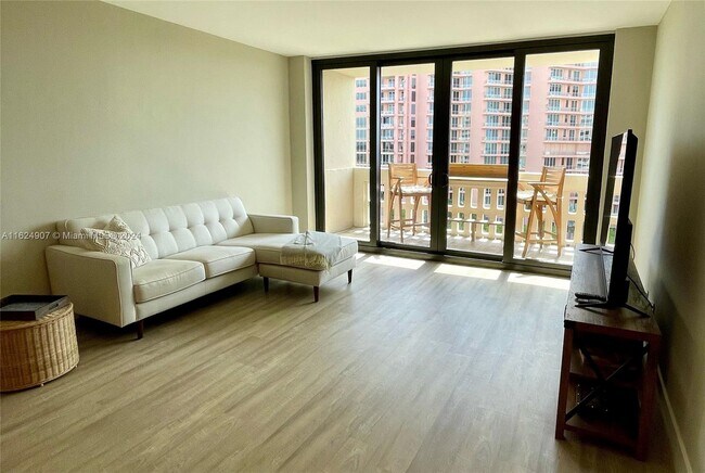 Foto del edificio - 90 Edgewater Dr