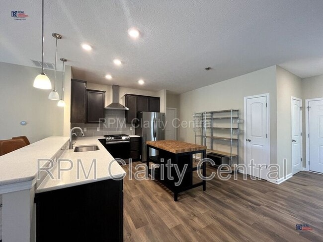 Building Photo - 5360 Branchville Dr