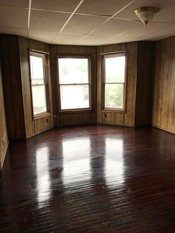 801 Hickory St Unit 1/2, Martins Ferry, OH 43935 Room for Rent in