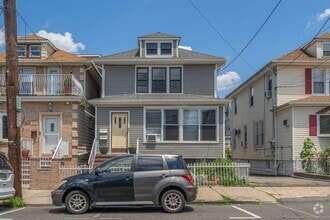 Building Photo - 906 76th St