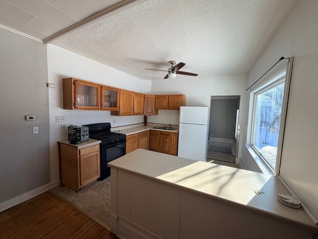 Building Photo - 610 Mill St