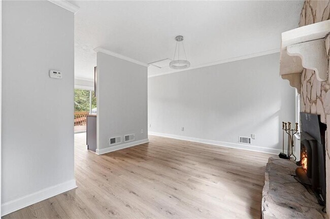Foto del edificio - 3262 Summer Wood Cir