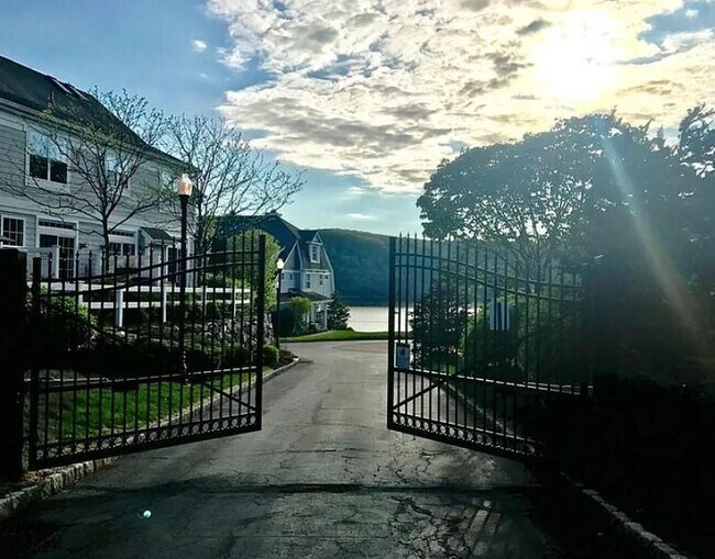 Foto del edificio - 213 Riverview Dr