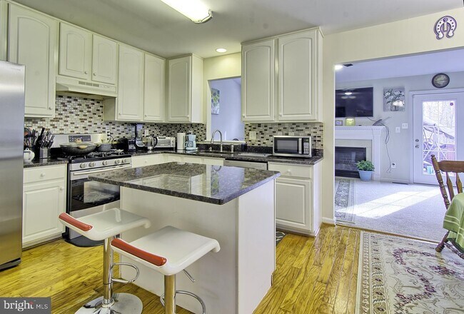 Building Photo - 66 Bensmill Ct