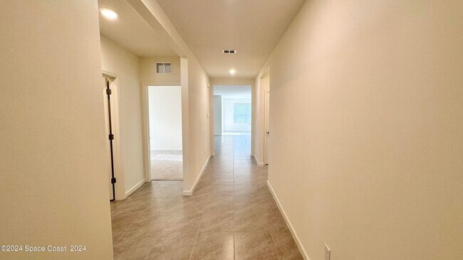 Building Photo - 6495 Topaz Dr