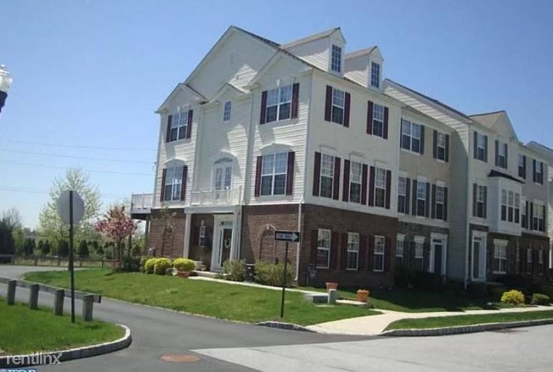 Primary Photo - 3 br, 2.5 bath Townhome - 1911 Cavalier Ln