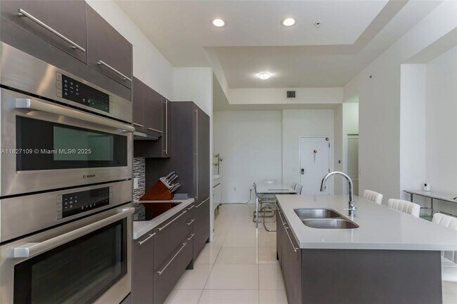 Foto del edificio - 7825 NW 107th Ave