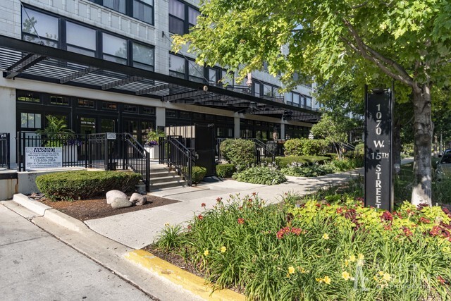 Foto principal - 1070 W 15th St
