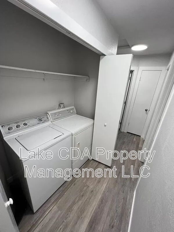 Foto del edificio - 1099 Woolsey Dr