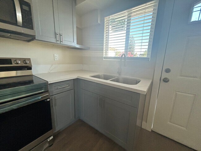 Foto del edificio - 915 E 6th St