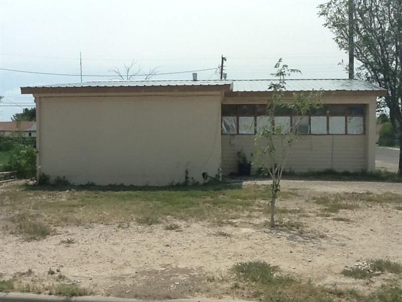 Primary Photo - 1109 N Kansas St