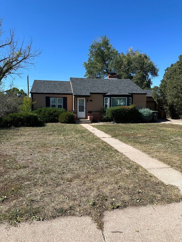 Primary Photo - 2 BEDROOM, PLUS BONUS ROOM, 2 BATHROOM, SI...