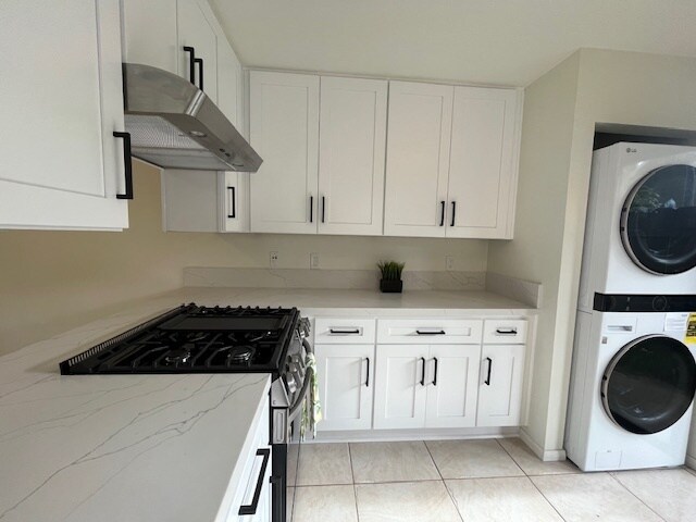 kitchen with quartz countertops and backsplash - 1225 N Broadway