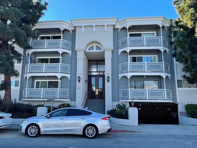 Enjoy the best of the Hermosa Beach lifestyle in this beautifully remodeled 2-bedroom, 2-bath cond - 2411 Prospect Ave