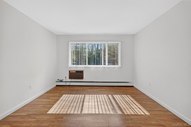 Foto del edificio - 810 Blooming Grove Turnpike