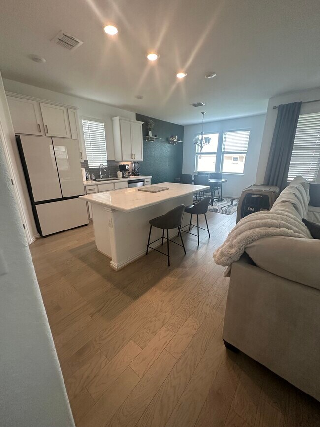 Foto del edificio - 2050 Egret Ave