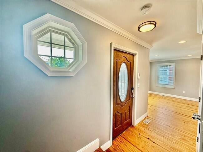Building Photo - 52 Bedlow Ave