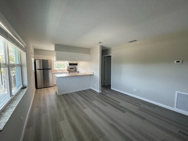Building Photo - 661 Hernando St