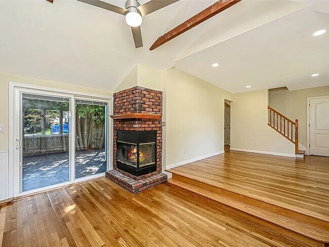 Foto del edificio - 1027 Saint Johnland Rd