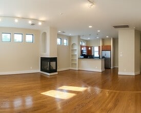 Building Photo - 404 Parker St