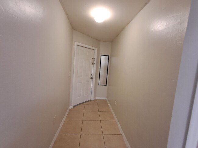Building Photo - 4868 Golfview Blvd