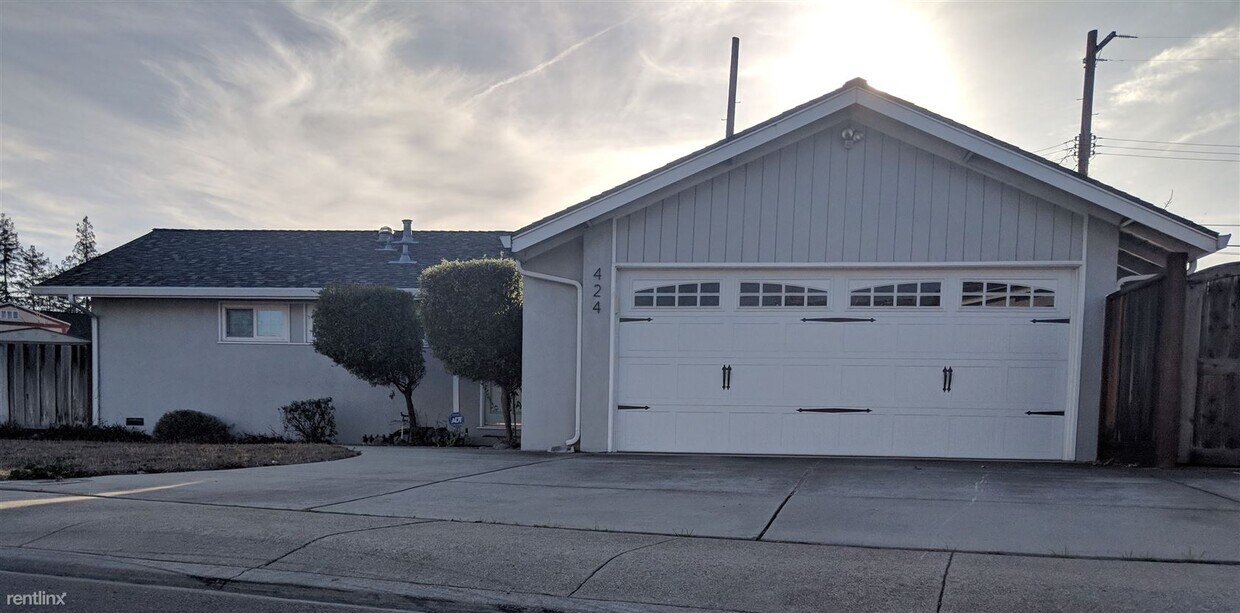 Foto principal - 3 br, 2 bath House - 424 Fernandez Court
