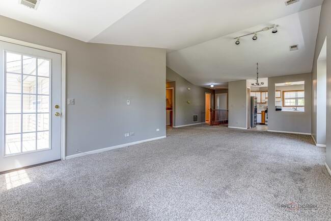 Building Photo - 2847 Heatherwood Dr