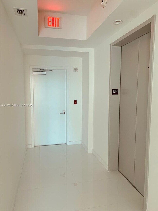 Foto del edificio - 851 NE 1st Ave