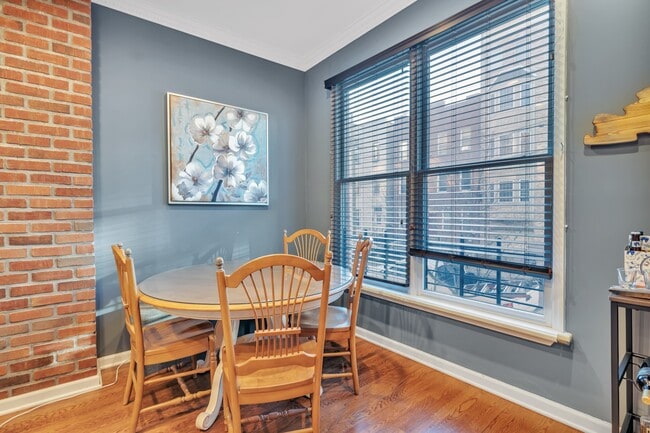 Building Photo - 125 Monroe St