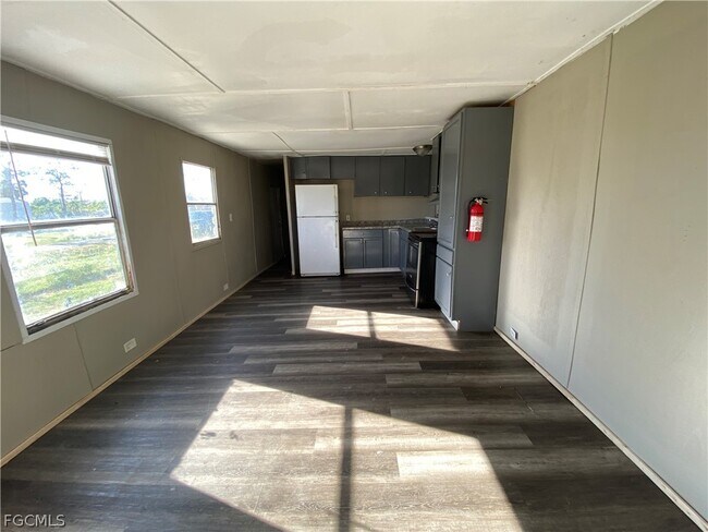 Foto del edificio - 8086 Heck Dr