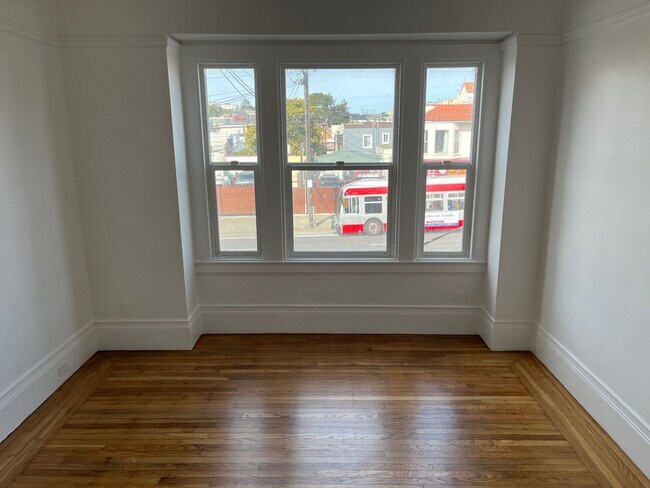 Foto del edificio - Spacious top floor flat in bustling Crocke...